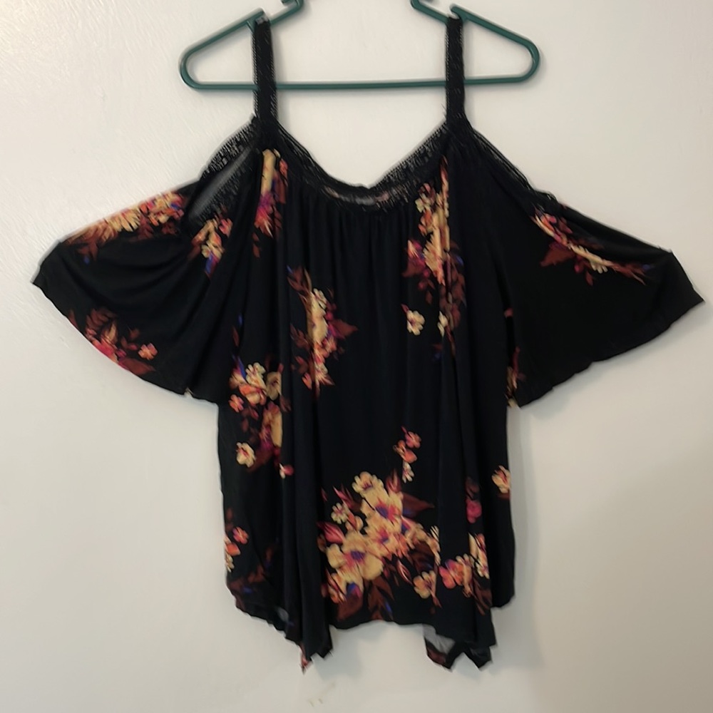 Mudd large black floral print open shoulder blouse bell sleeves lace trim